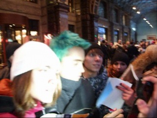 12/11/2010 • jared leto signing autographs | moscow, russia